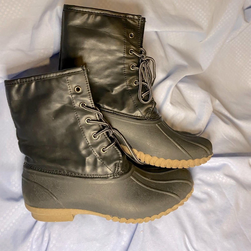Rain Boots “duck” boot style rain boots size 8